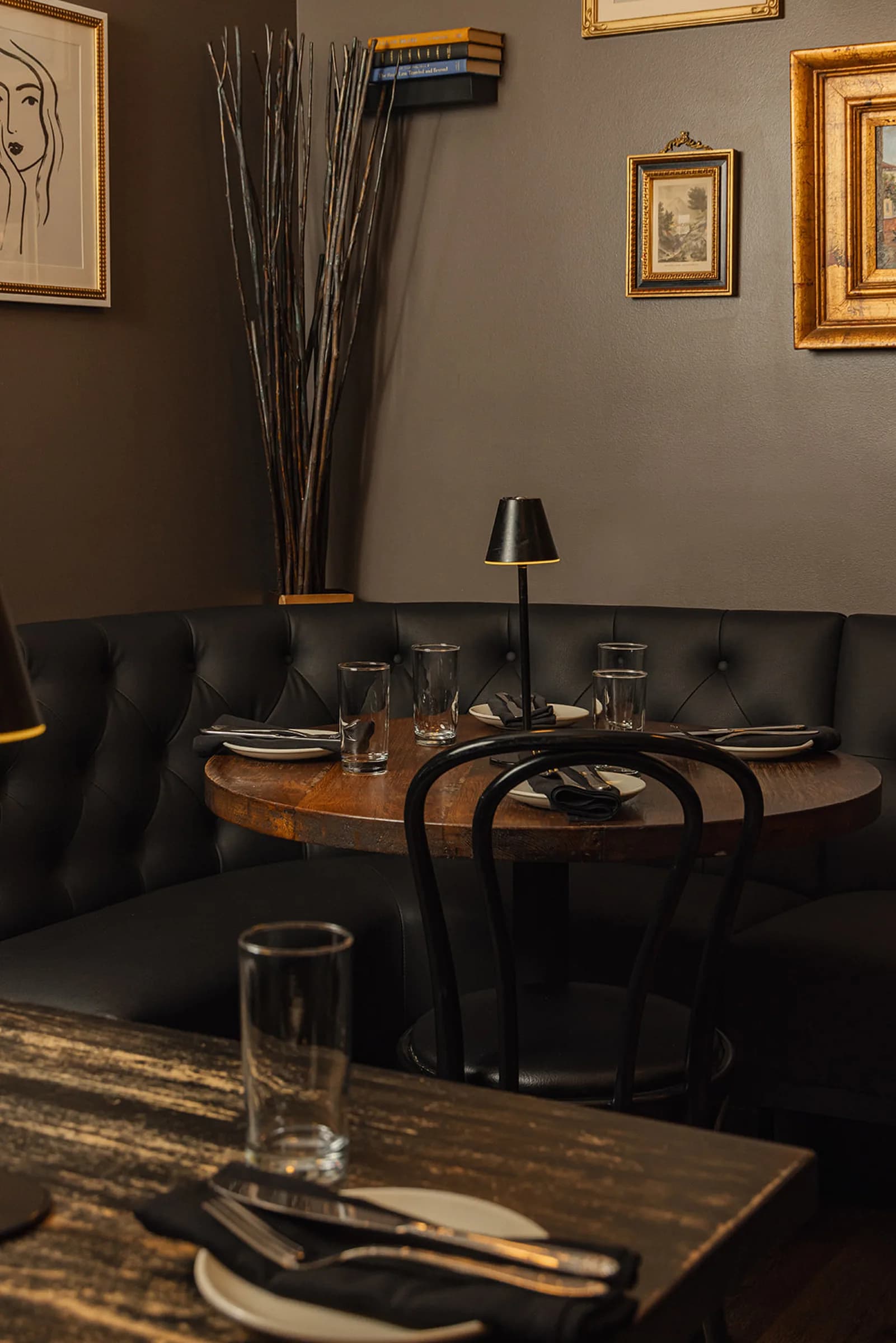 Corner booth with round table